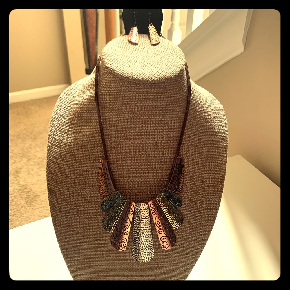Necklace and earring set